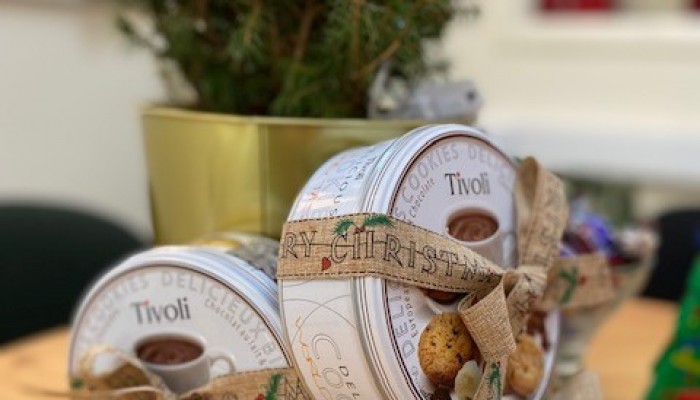 Raffle prize tins